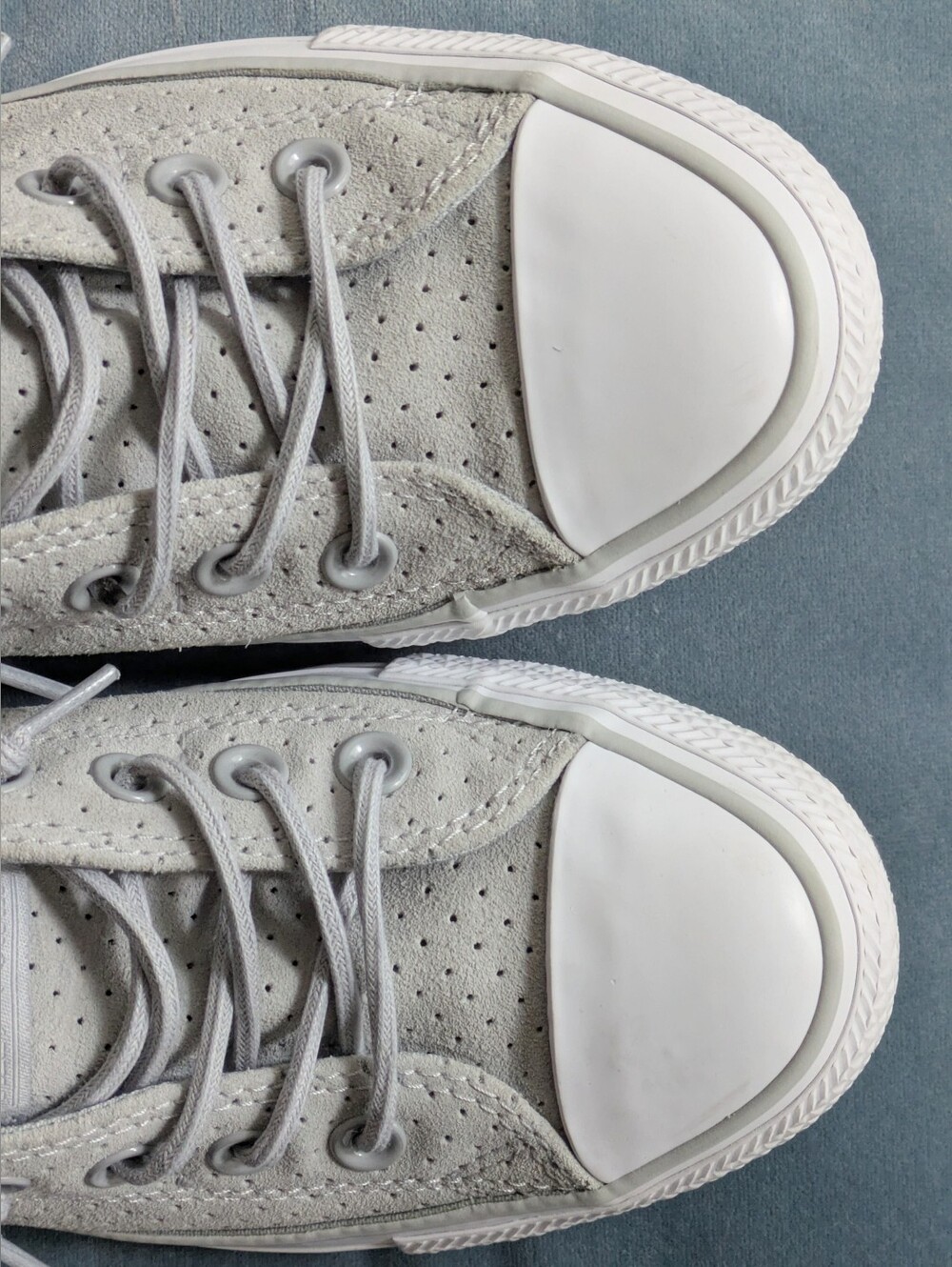 Converse Leather Light Gray Low-Top. Like New. Size 7 - Picture 6 of 12